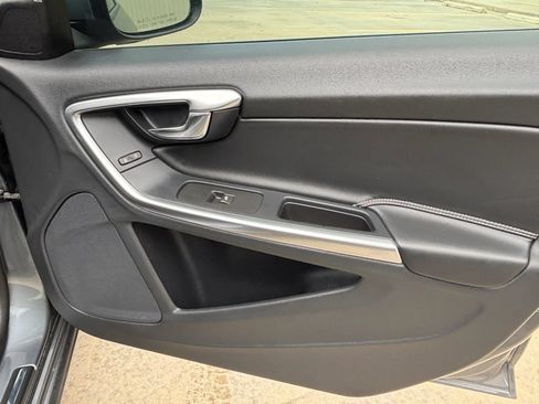 Used 2017 Volvo S60 T5 Dynamic FWD image 19
