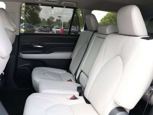 New 2026 Toyota Grand Highlander FWD image 29