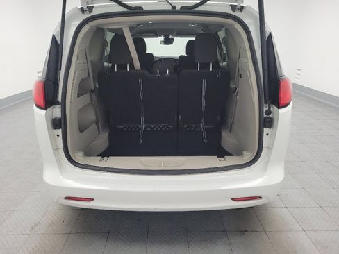 Used 2023 Chrysler Voyager LX FWD image 29
