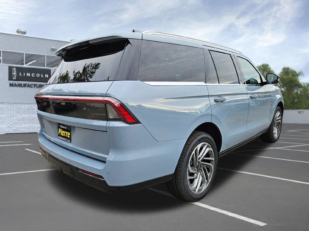 New 2027 Lincoln Navigator Reserve AWD/4WD image 5
