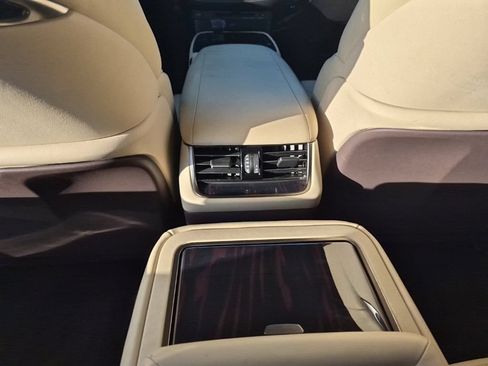 Used 2018 Lexus LS 500 w/ Luxury Package RWD image 14
