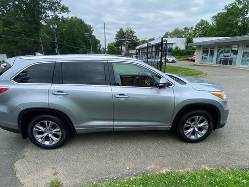 Used 2014 Toyota Highlander XLE image 6