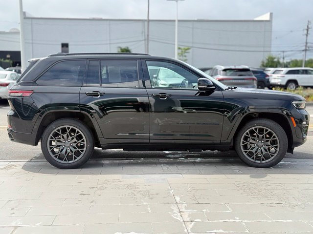 Used 2023 Jeep Grand Cherokee Summit AWD/4WD image 8