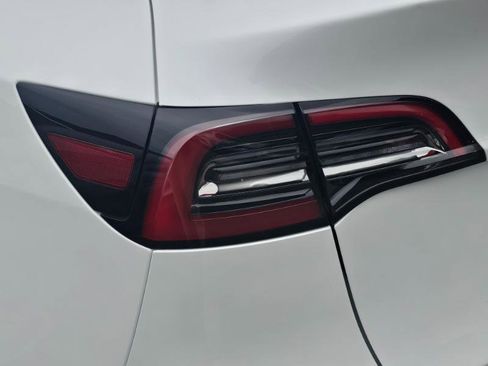 Used 2024 Tesla Model Y Long Range image 27