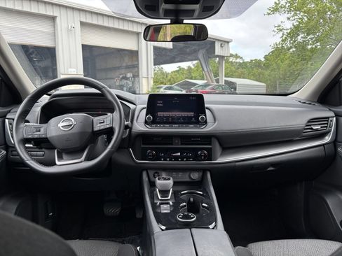 Used 2025 Nissan Rogue SV AWD/4WD image 30