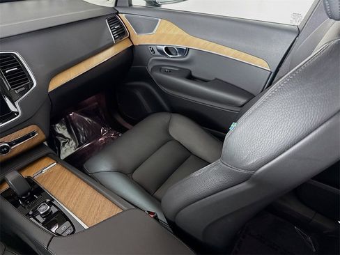 Certified 2025 Volvo XC90 B6 Plus image 24