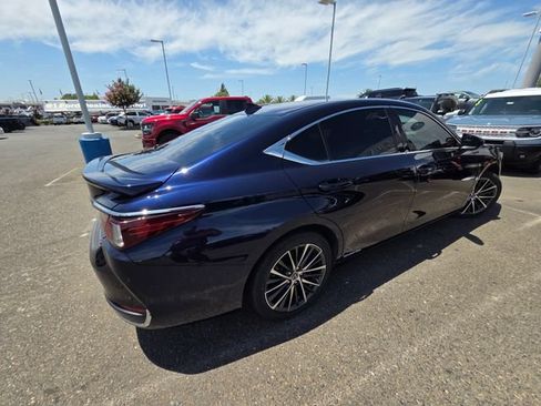 Used 2022 Lexus ES 300h w/ Premium Package FWD image 3
