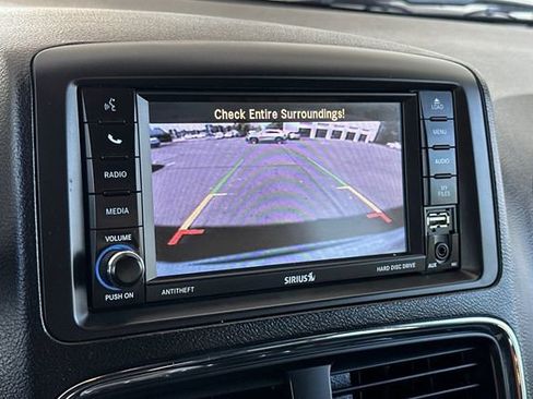 Used 2019 Dodge Grand Caravan SXT FWD image 17