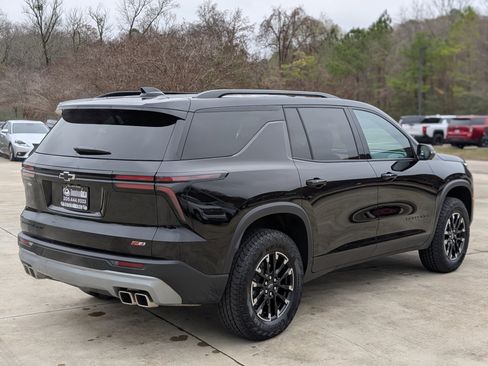 Used 2025 Chevrolet Traverse Z71 w/ Driver Confidence Package image 9