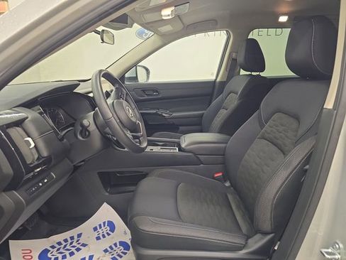 Used 2025 Nissan Pathfinder SV FWD image 22