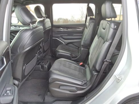 Used 2022 Jeep Grand Cherokee L Laredo image 18