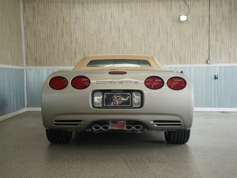 Used 2002 Chevrolet Corvette Convertible w/ Preferred Equipment Group2 RWD image 8