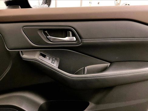 Used 2023 Nissan Rogue SV w/ SV Premium B Package image 23