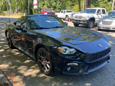 Used 2017 FIAT 124 Spider Abarth RWD image 27