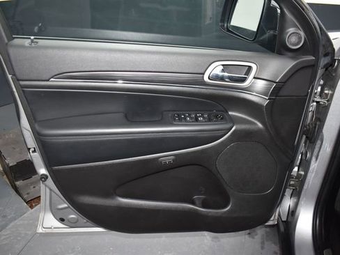 Used 2021 Jeep Grand Cherokee Limited image 12