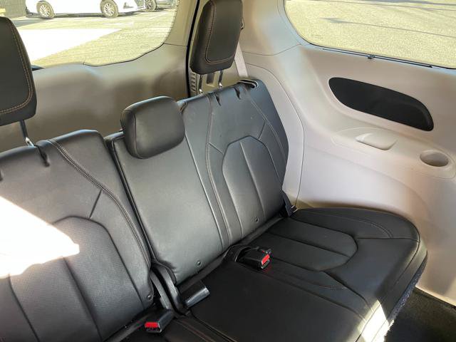 Used 2020 Chrysler Pacifica Touring-L FWD image 25