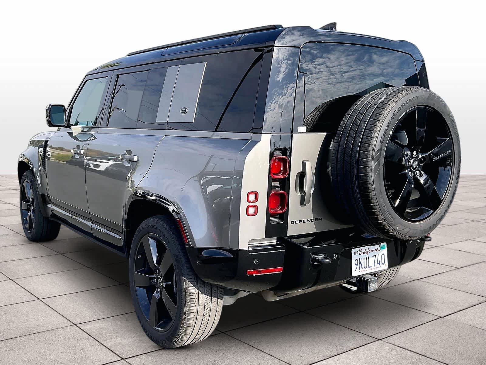 Used 2024 Land Rover Defender 110 X-Dynamic SE AWD/4WD image 13