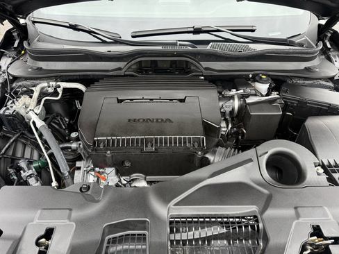 Used 2025 Honda Pilot TrailSport image 12