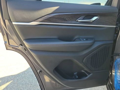 New 2025 Jeep Grand Cherokee Limited image 14