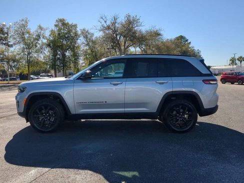 Used 2024 Jeep Grand Cherokee Altitude image 7