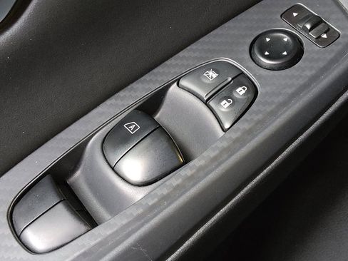Used 2024 Nissan Sentra SV FWD image 27