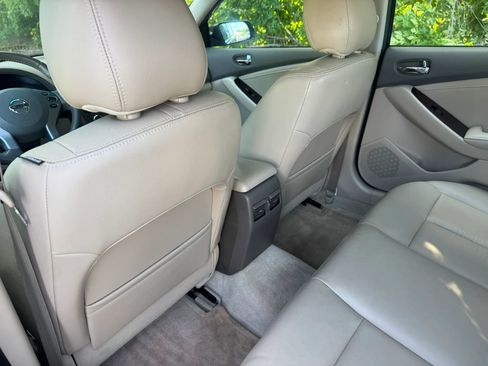 Used 2012 Nissan Altima 3.5 SR w/ Sport Pkg FWD image 18
