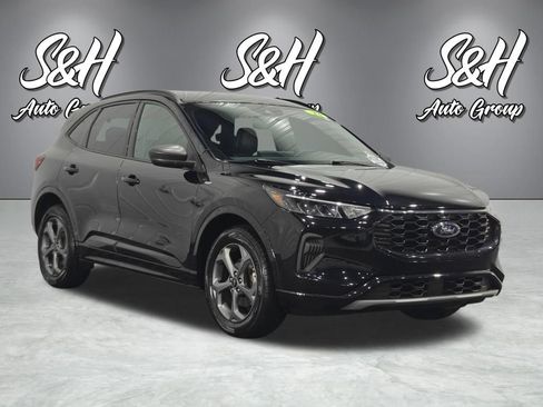 Used 2023 Ford Escape ST-Line w/ Tech Pack #1 AWD/4WD image 2