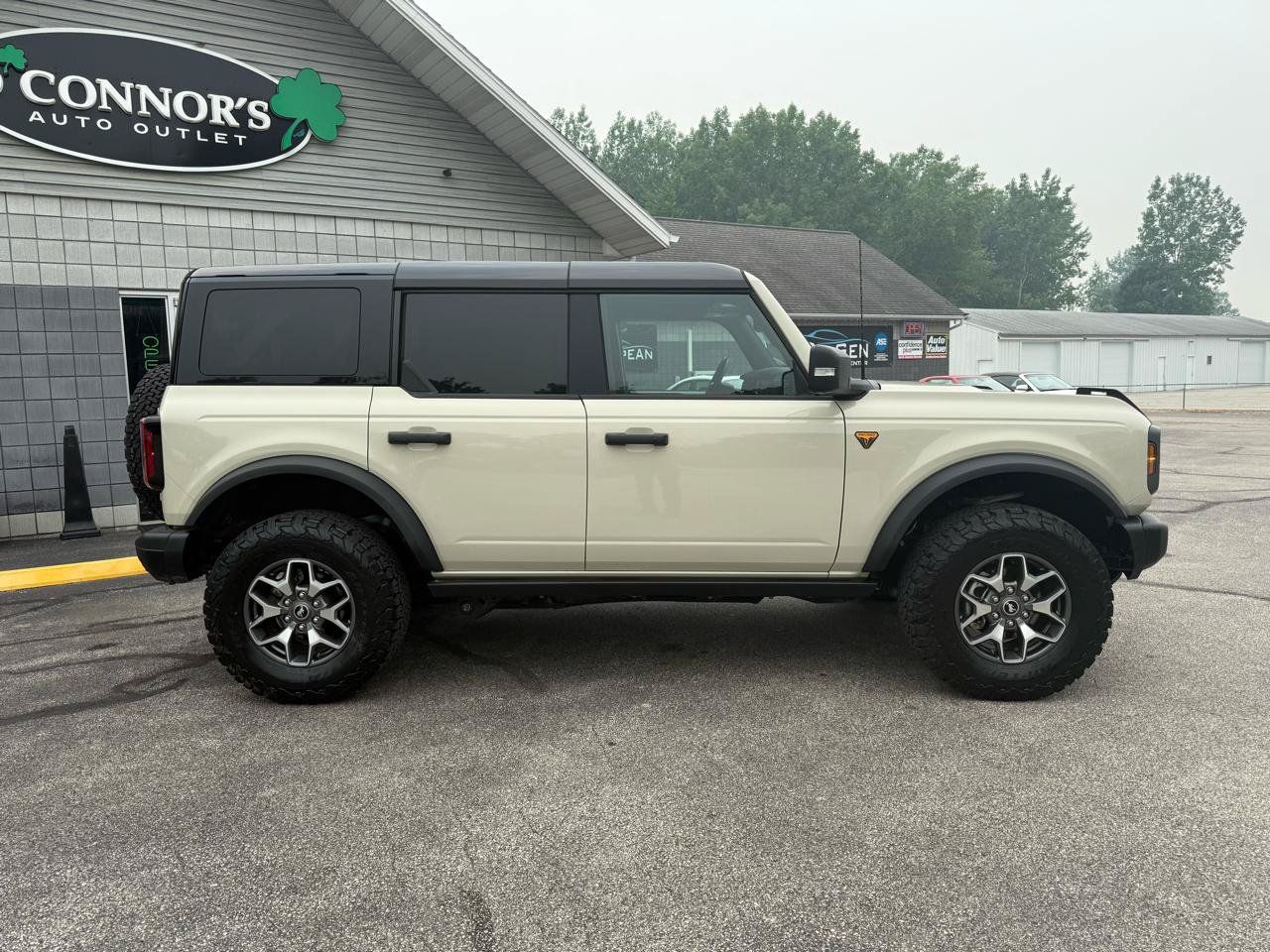 Used 2025 Ford Bronco Badlands AWD/4WD image 2