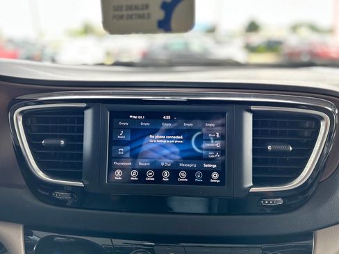 Used 2019 Chrysler Pacifica Touring-L FWD image 67