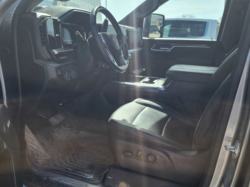Used 2025 Chevrolet Silverado 2500 LTZ w/ LTZ Premium Package image 8