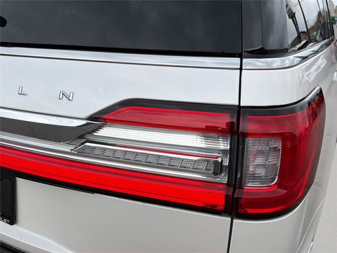 Used 2019 Lincoln Navigator Reserve AWD/4WD image 39