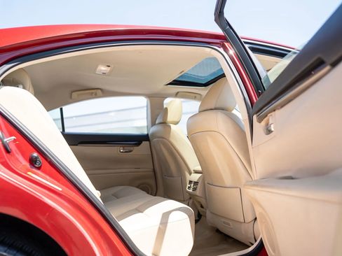 Used 2014 Lexus ES 350 w/ Premium Package FWD image 20