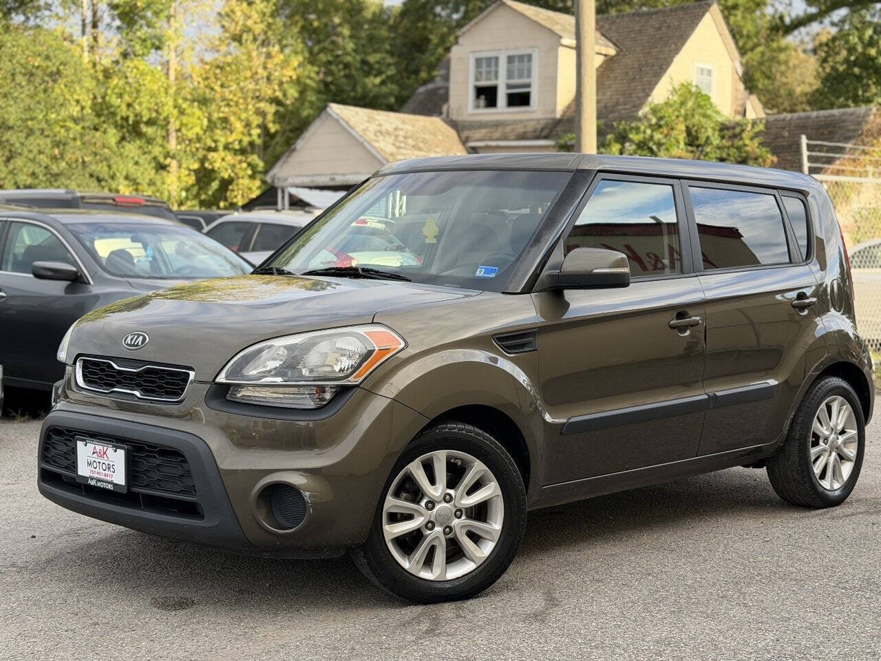 Used 2012 Kia Soul + w/ Audio Pkg FWD image 2