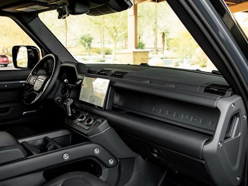 New 2025 Land Rover Defender 110 S AWD/4WD image 30
