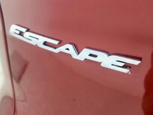 Used 2016 Ford Escape SE FWD image 42