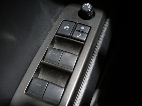 Used 2021 Toyota Camry SE image 13