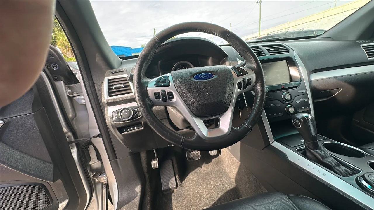 Used 2014 Ford Explorer XLT w/ Equipment Group 202A AWD/4WD image 40