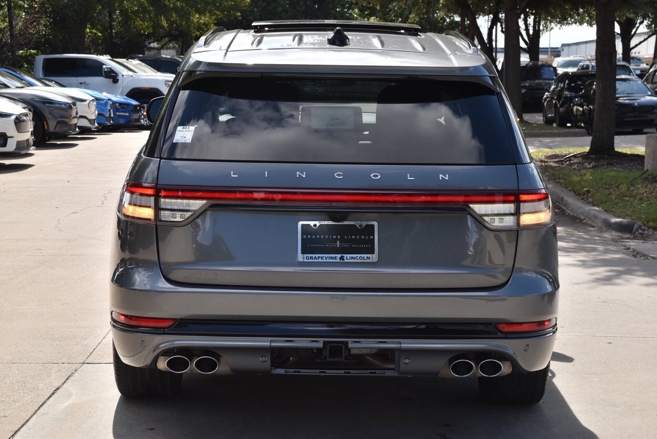 Certified 2025 Lincoln Aviator 2WD w/ Jet Appearance Package image 9