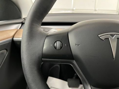 Used 2024 Tesla Model Y 2WD image 27