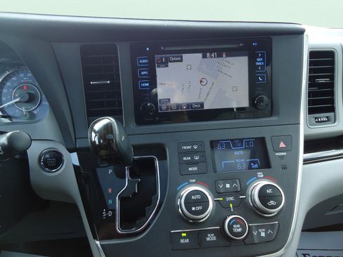 Used 2015 Toyota Sienna XLE Premium AWD/4WD image 15