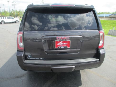 Used 2018 GMC Yukon XL SLT w/ Open Road Package AWD/4WD image 5
