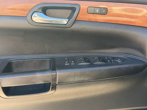 Used 2010 Saturn Outlook XR FWD image 7