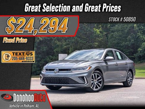 Used 2025 Volkswagen Jetta SE w/ Sunroof Package FWD image 1