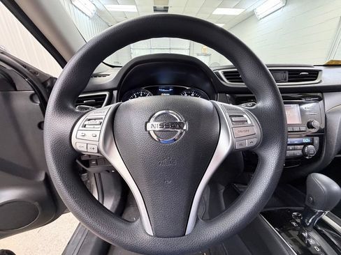 Used 2016 Nissan Rogue SV FWD image 40