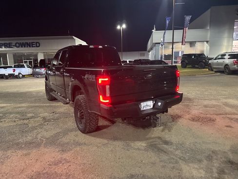 Certified 2022 Ford F250 Lariat w/ Black Appearance Package image 12