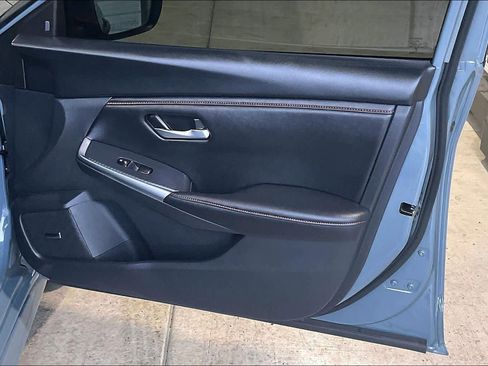 Used 2025 Nissan Sentra SR w/ SR Premium Package image 25