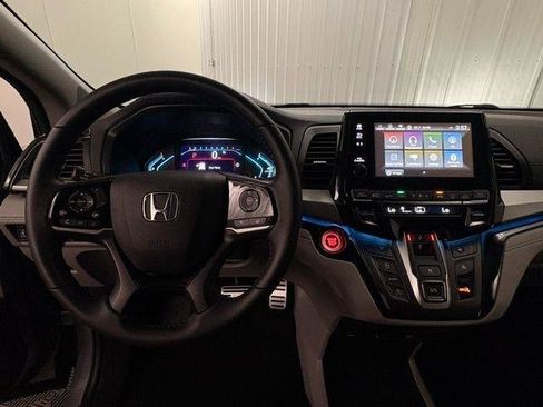 Used 2024 Honda Odyssey Touring image 17
