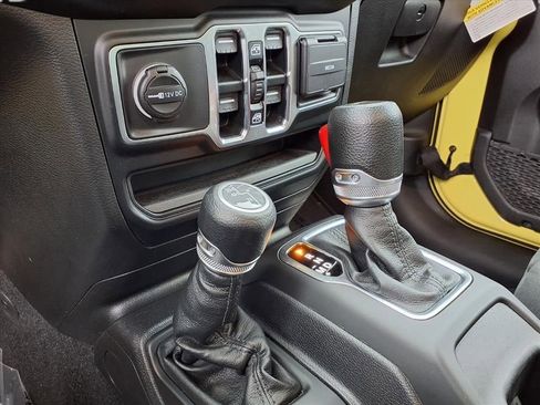 Used 2023 Jeep Gladiator Willys image 10