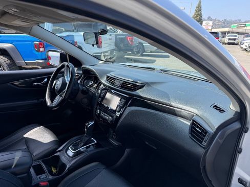 Used 2017 Nissan Rogue Sport SL FWD image 17
