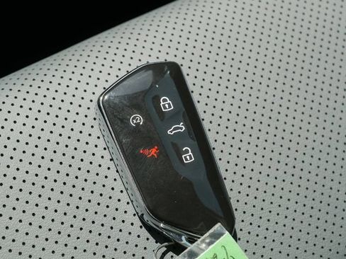 Certified 2025 Volkswagen Tiguan SE AWD/4WD image 35